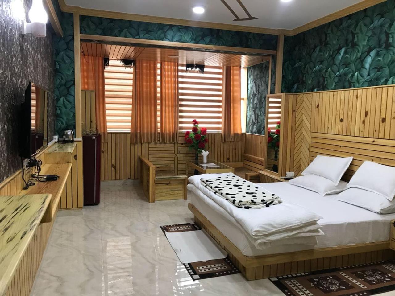 Oyo 37525 Hotel Mall Palace Pithorāgarh Exteriér fotografie