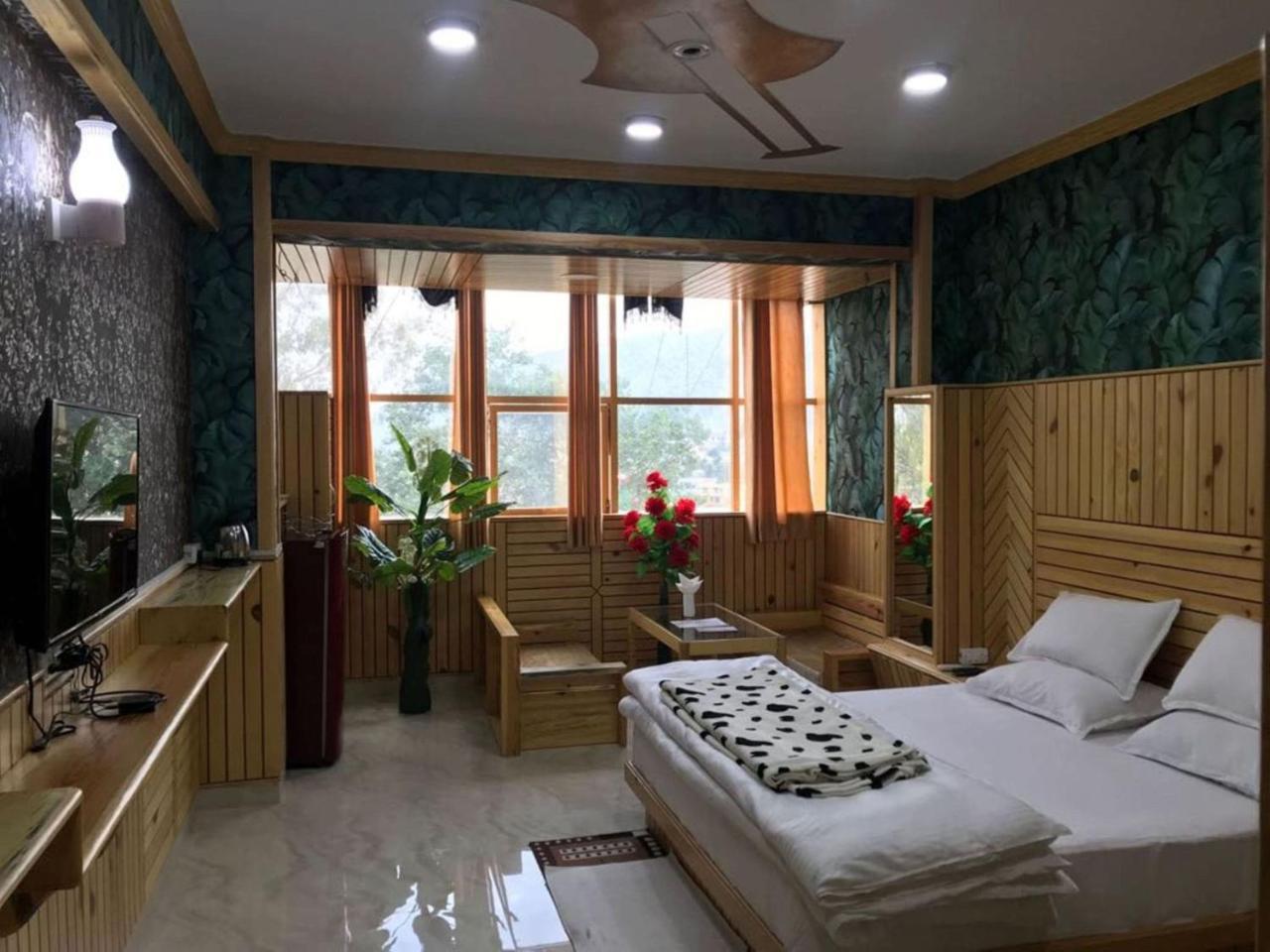 Oyo 37525 Hotel Mall Palace Pithorāgarh Exteriér fotografie