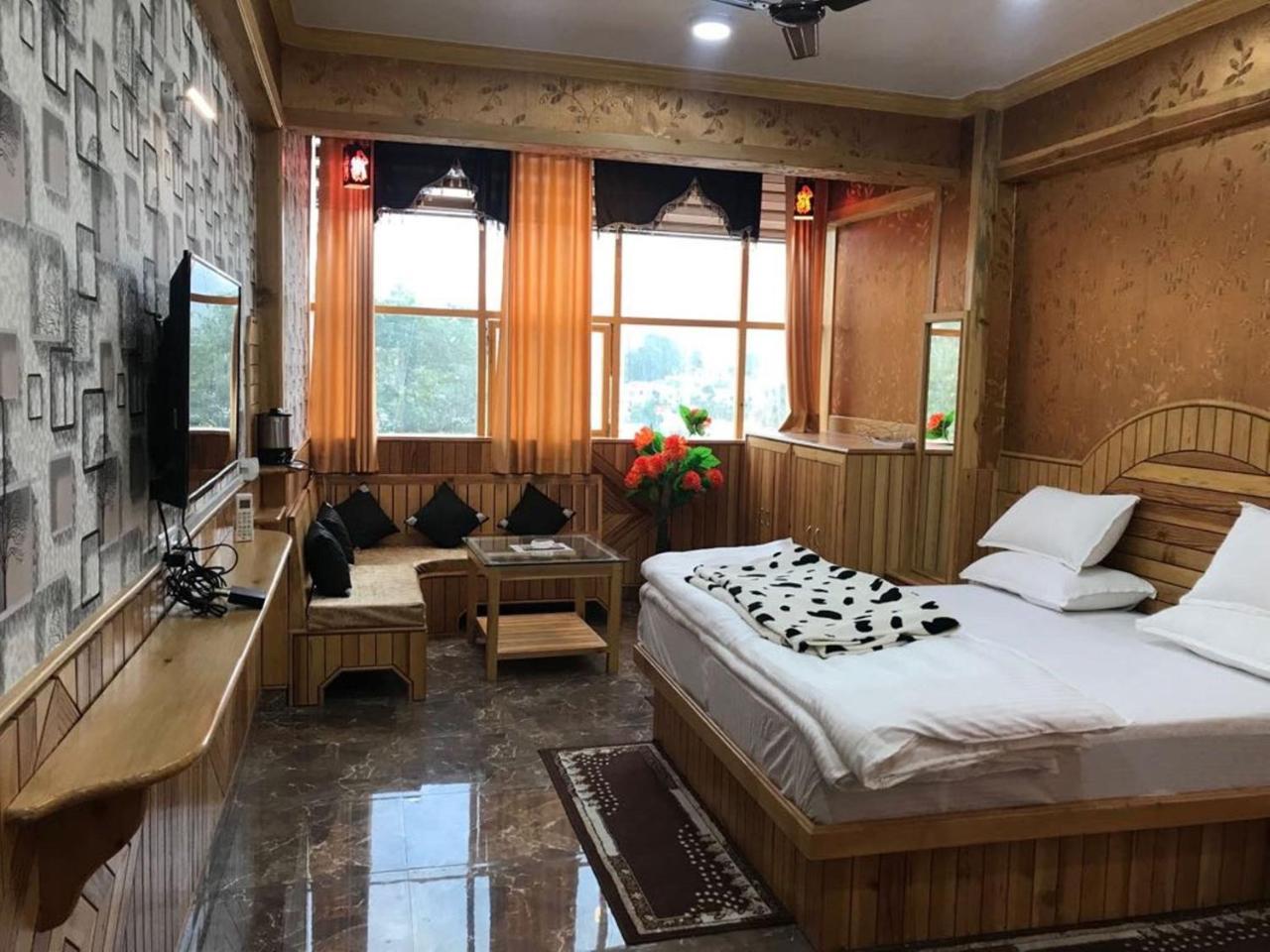 Oyo 37525 Hotel Mall Palace Pithorāgarh Exteriér fotografie